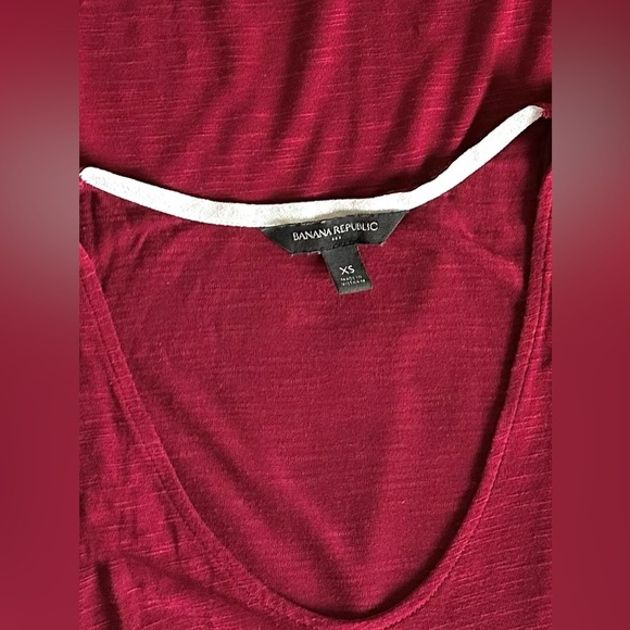 Banana Republic Fuchsia Scoop Neck Tank Top | Size XS - Picture 3 of 5